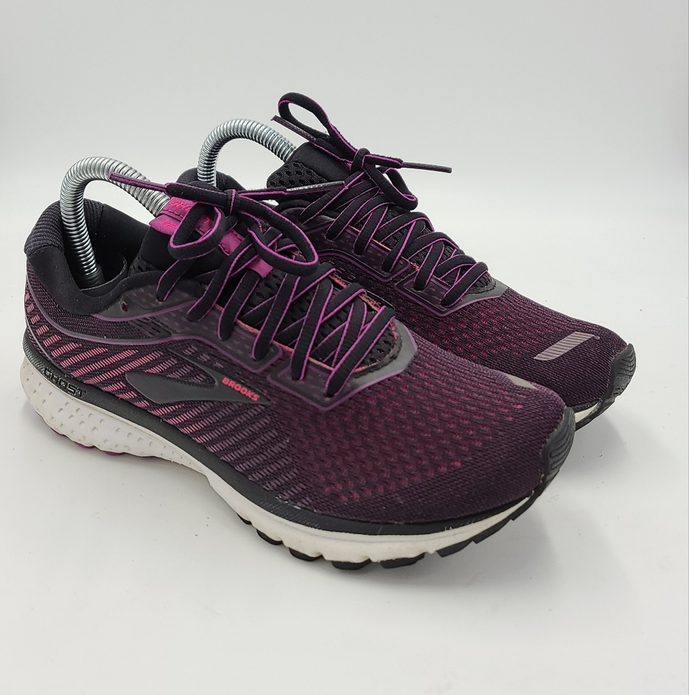 Brooks Ghost 12 Sneaker Womens 7.5